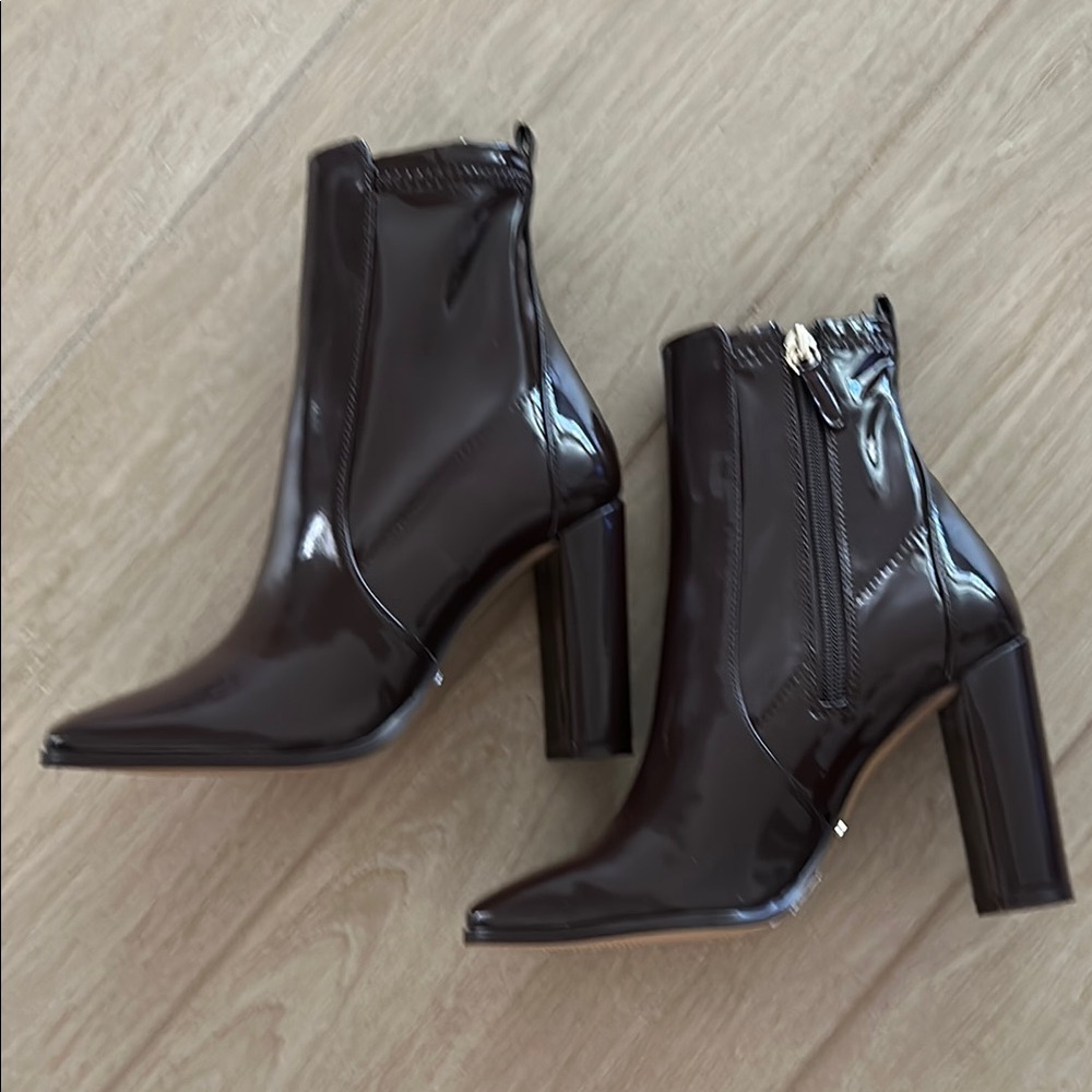 Aldo Elegant deep maroon shiny Ankle Boots. Brand new/no box